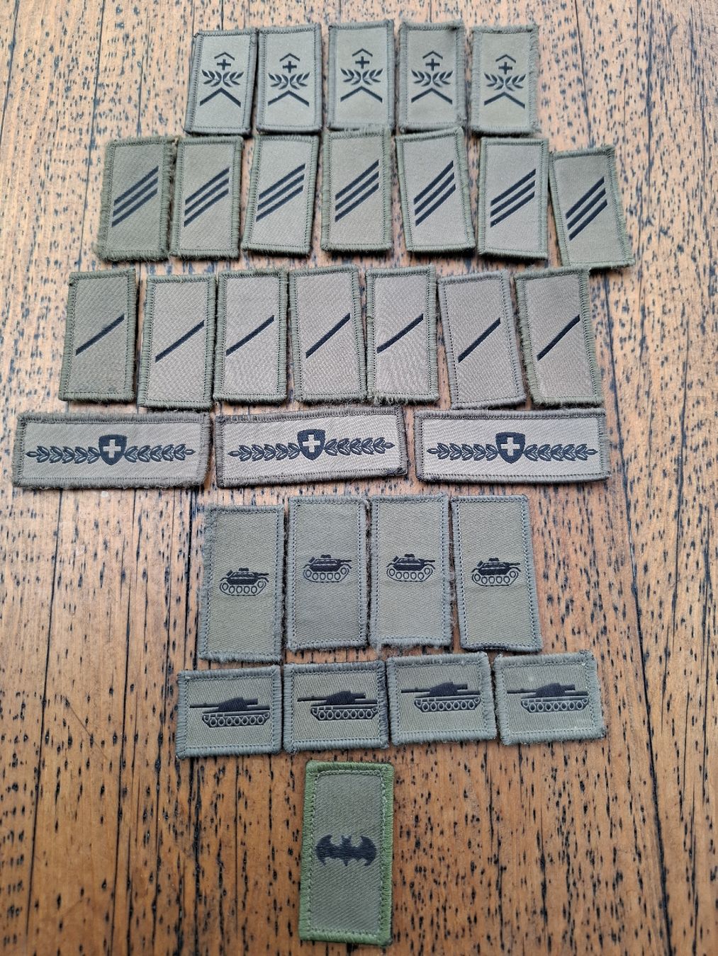 Schweizer Armee Placchette & Badge: Armee, Militär, Abzeichen, Funktionsabzeichen,Gradabzeichen – Usato da Grosswangen venduto da Spengler66