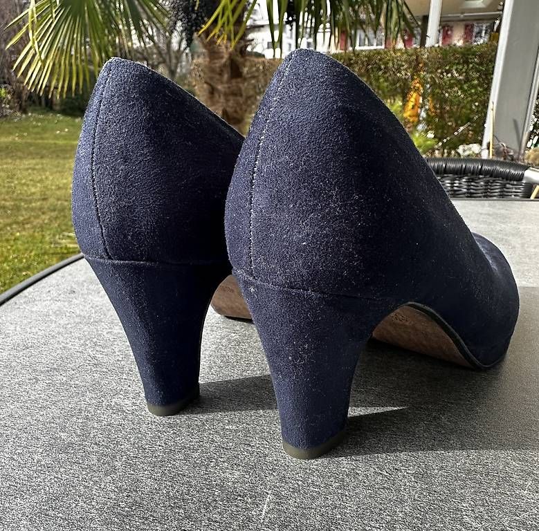 Scarpe da donna: Pumps dunkelblau 7,5 cm Absatz, Gr. 40 – Usato da Thalwil venduto da and_fdf5 1