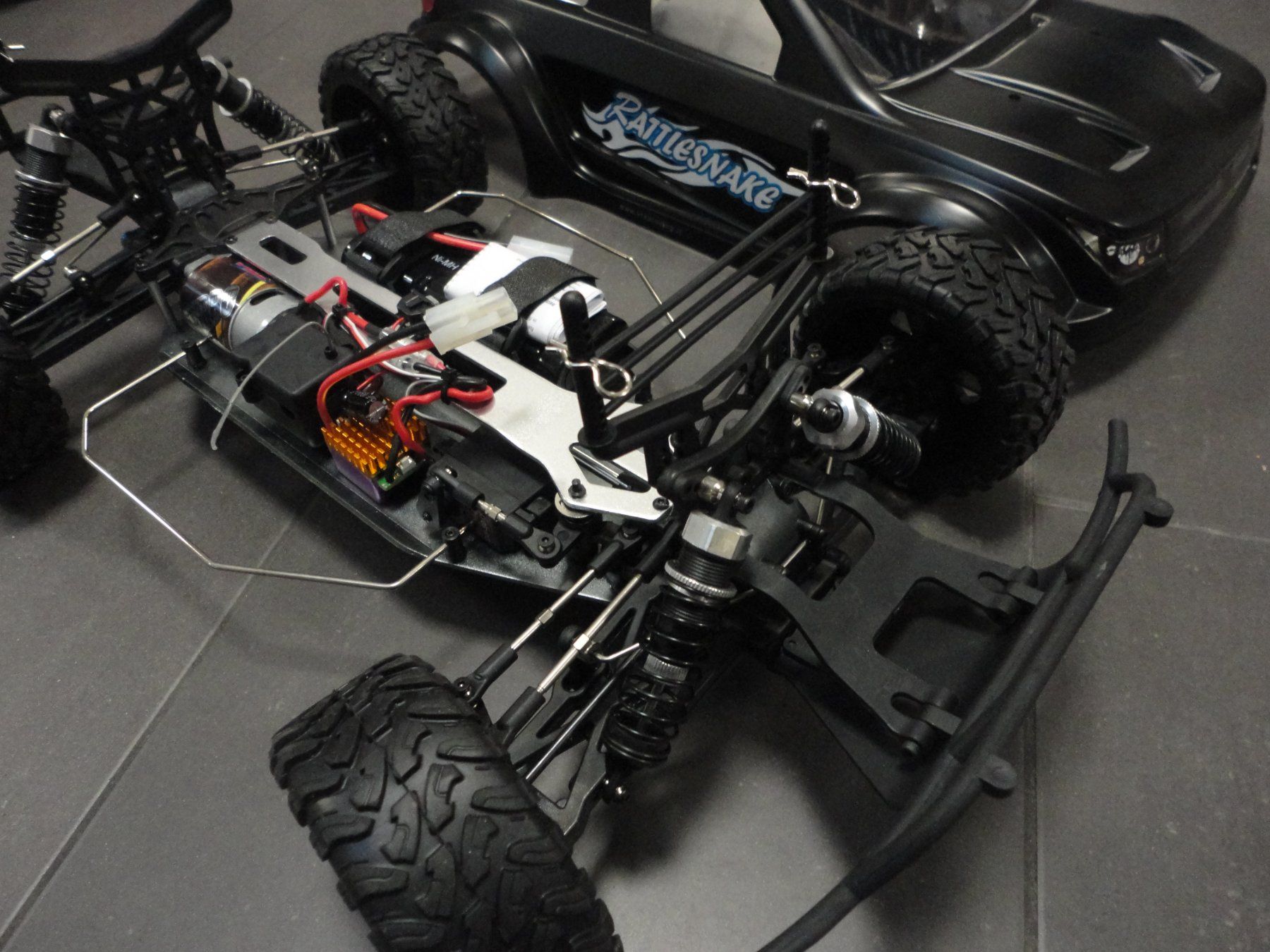 Modellismo RC: SUV Allradantrieb 1:10 komplett-Set – Nuovo e nell'imballaggio originale da Horgen venduto da RcModell 8