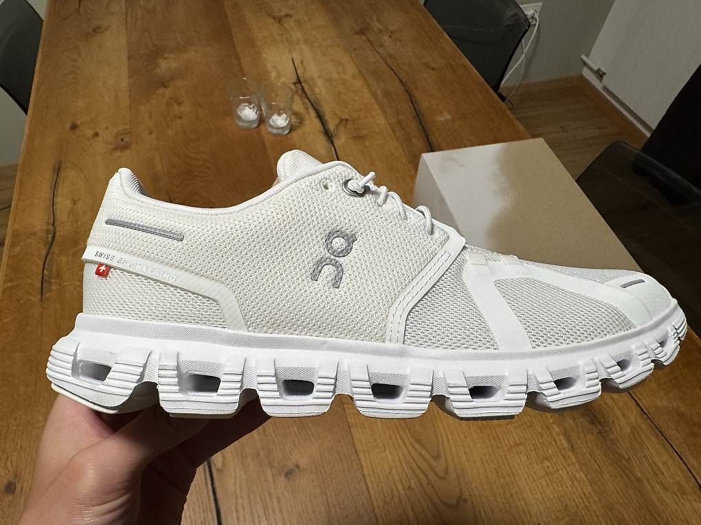 On Scarpe da donna: ON Cloud 6 White White Schuhe 40 RFID – Usato da Winterthur venduto da up.