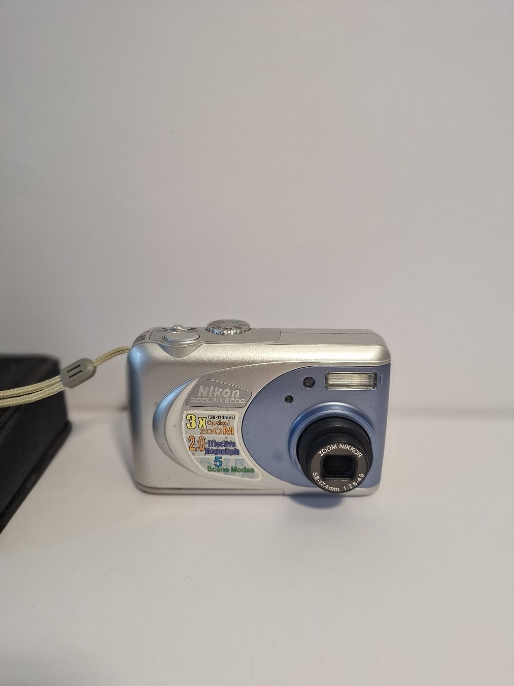 Nikon Fotocamera: Nikon Coolpix 2000 2.0mp Digitalkamera – Usato da Pfäffikon SZ venduto da TobyPeterson 2