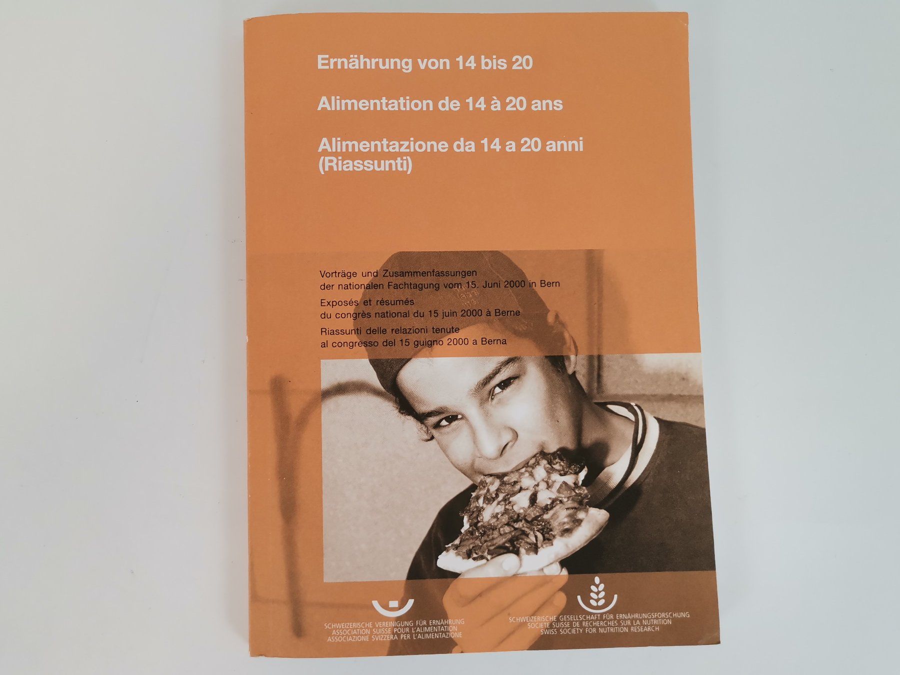 Libri: BUCH Ernährung von 14 bis 20 – Usato da Schaffhausen venduto da Restwert_SH