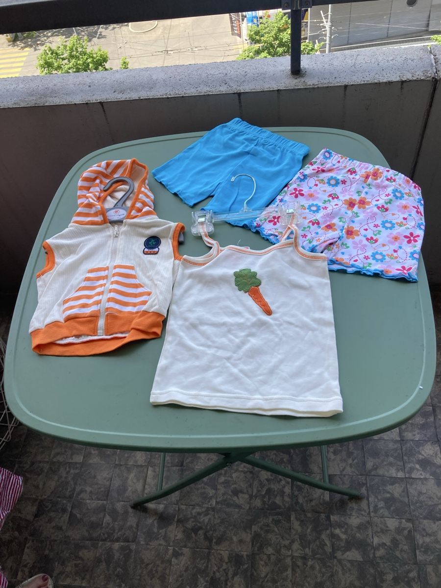 Lotti & Set di vestiti: Babykleider – Nuovo e nell'imballaggio originale da Bern venduto da tar_hm7j