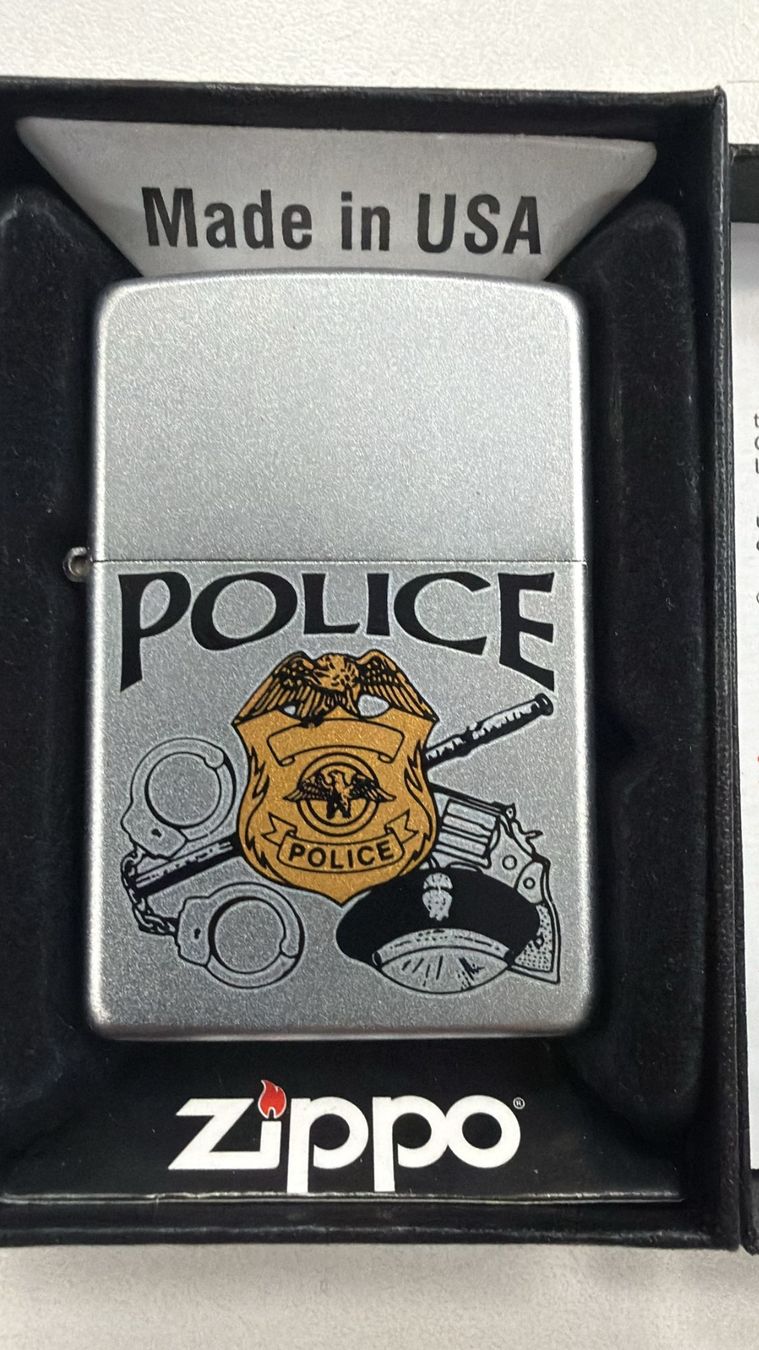 Zippo Accendini: ZIPPO FEUERZEUG POLICE – Usato da Zürich venduto da freioccasionen 1