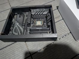 ASUS ROG Crosshair X870E Apex + Ryzen 9 9950X