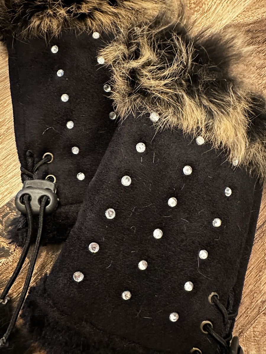 Handschuhe & Handstulpen: Schwarze Handschuhe mit Kunstfell und Strasssteinen – Gebraucht aus Siebnen von luana_cataleya 1