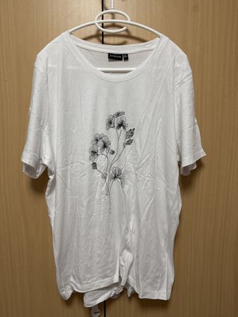 Weisses Sommer T-Shirt mit Blumenmuster, Grösse XXL