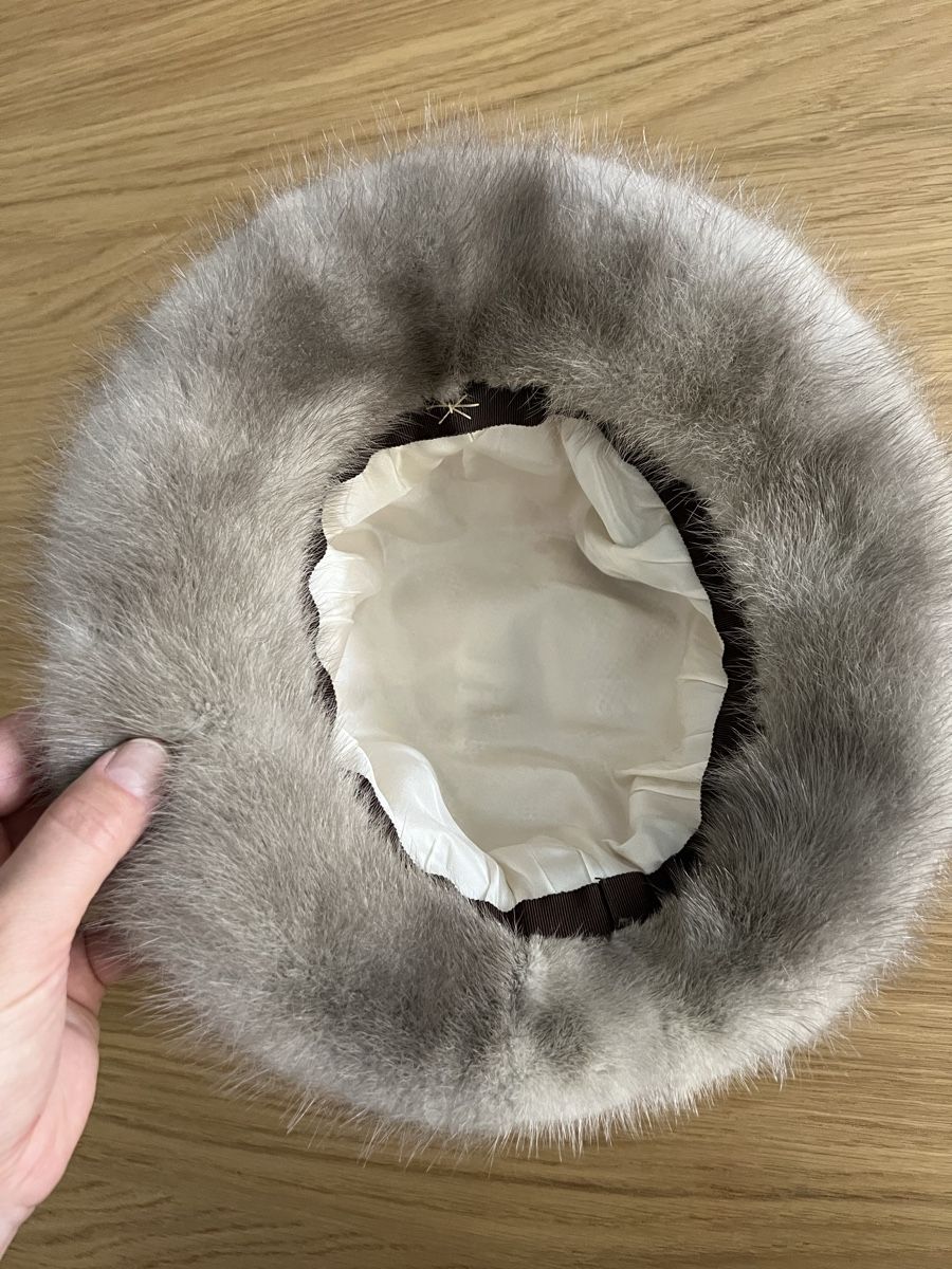 Copricapi, berretti & cappellini: Luxuriöser Nerz Bucket hat  – Usato da Luzern venduto da myluxurythings 2