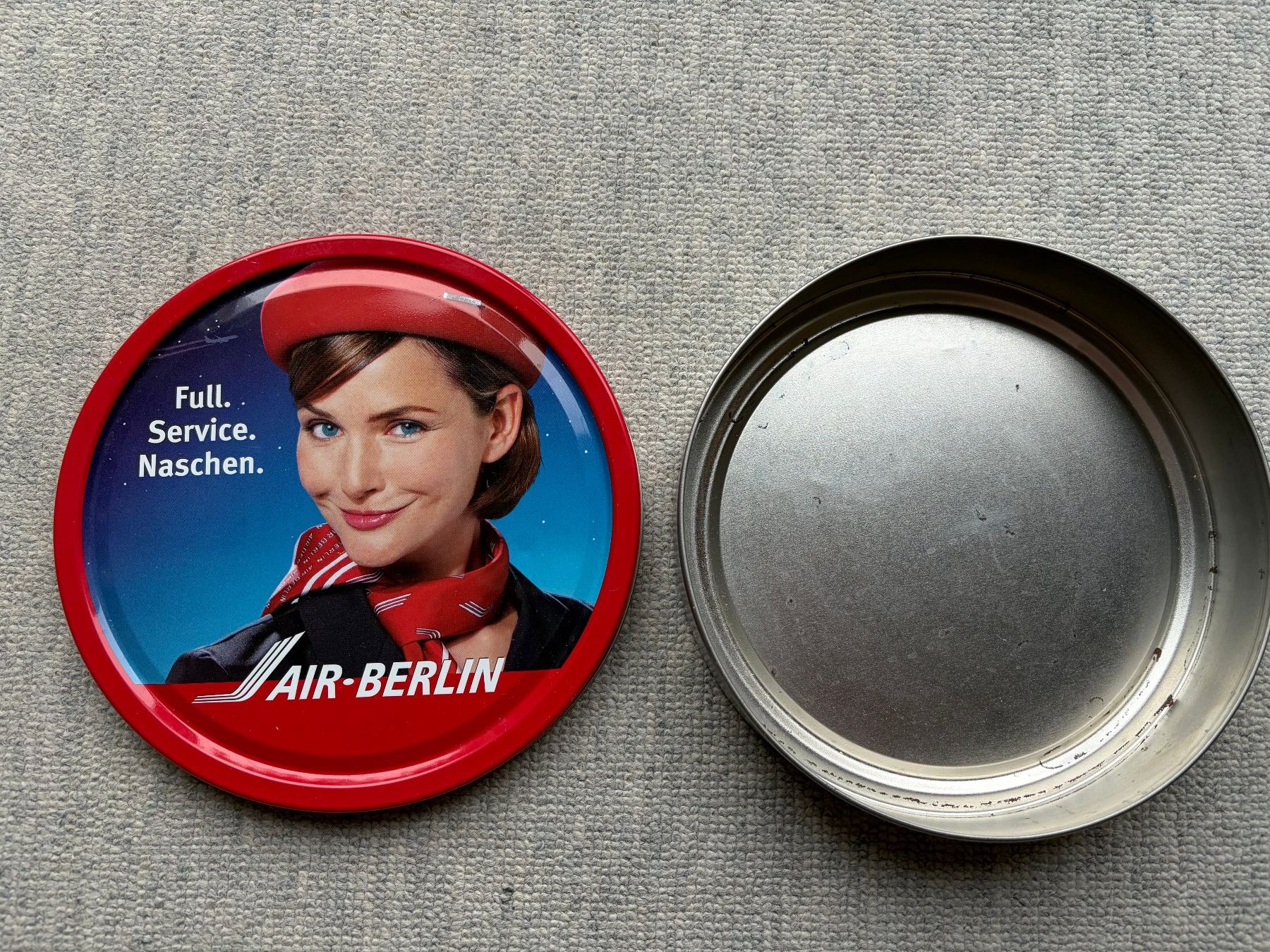 Sonstige Dekorationen & Accessoires: Air Berlin Cookies Blechdose – Gebraucht aus Uster von htm1 1