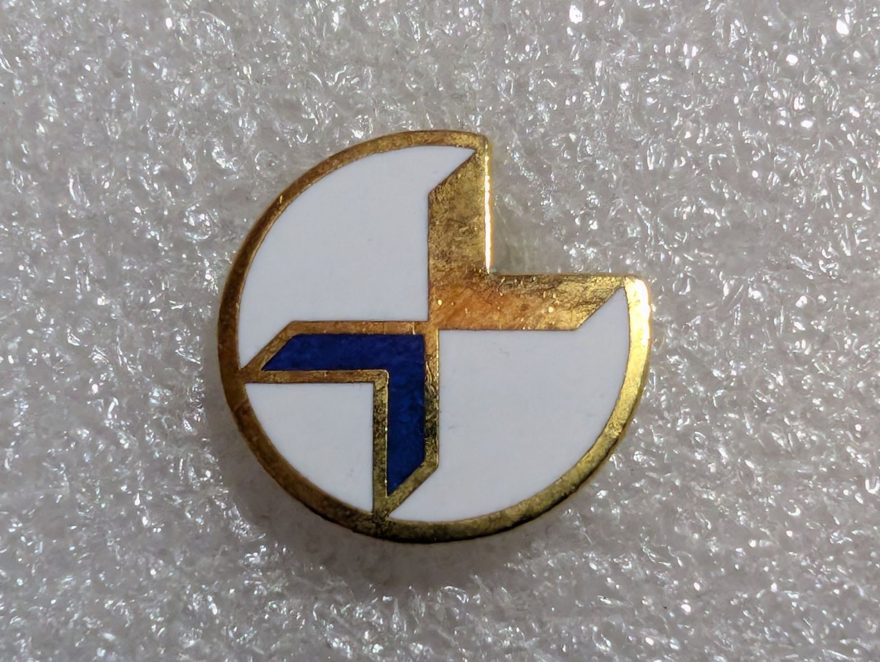 Plaketten & Abzeichen: Ansteckpin 296: – Gebraucht aus Oppligen von Pin-Fall-Shop