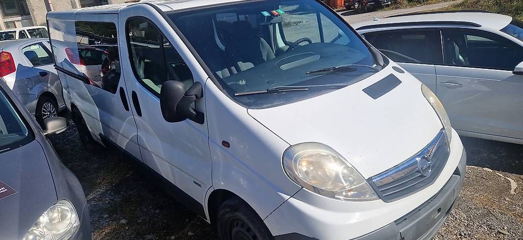 Nutzfahrzeuge: Opel vivaro Lang Version fix preis – Gebraucht aus Ziegelbrücke von arb_mvz9 4