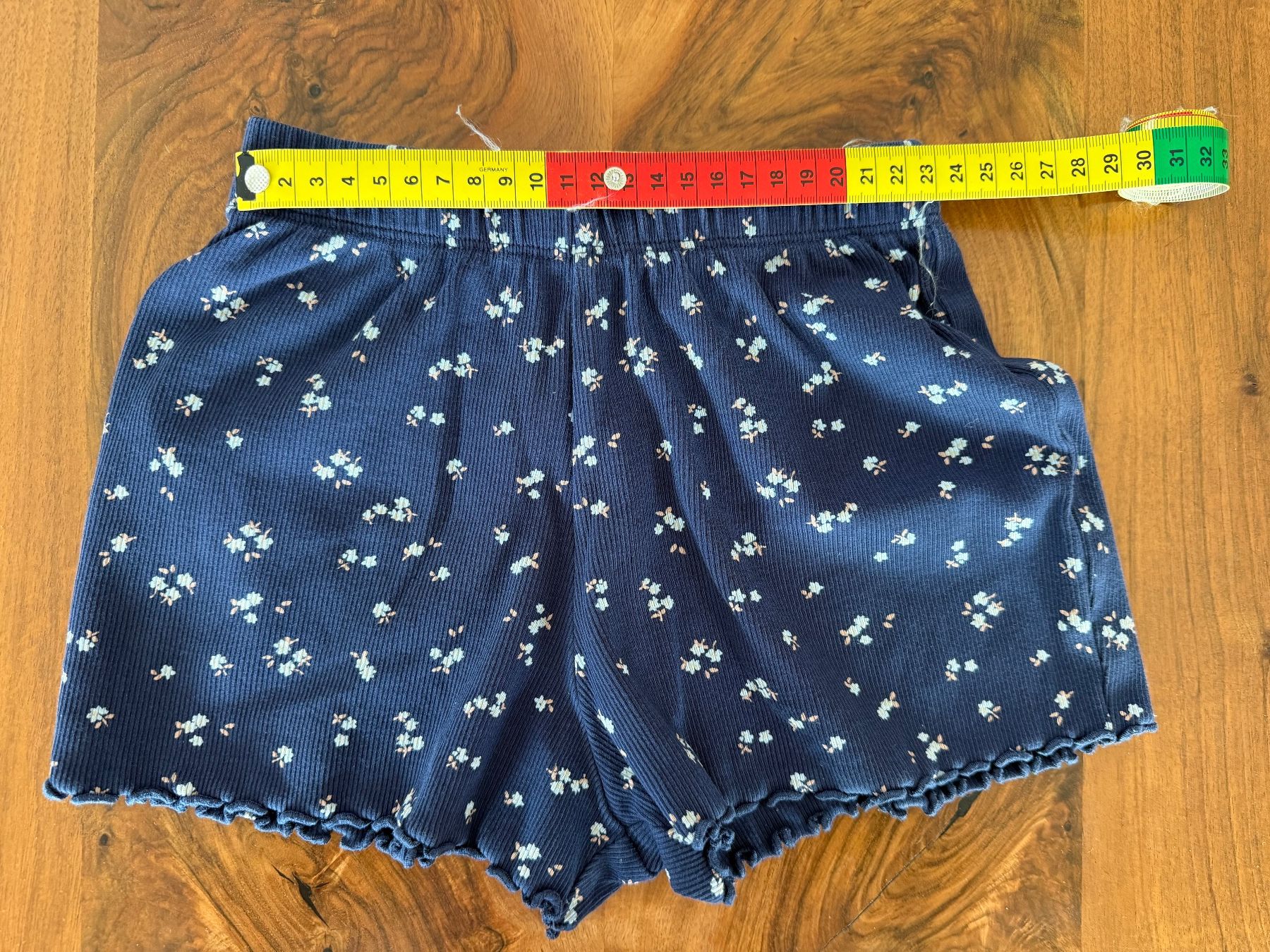 Next Pantaloni: Shorts, Next, Grösse 104 – Usato da Haslen AI venduto da s176 1