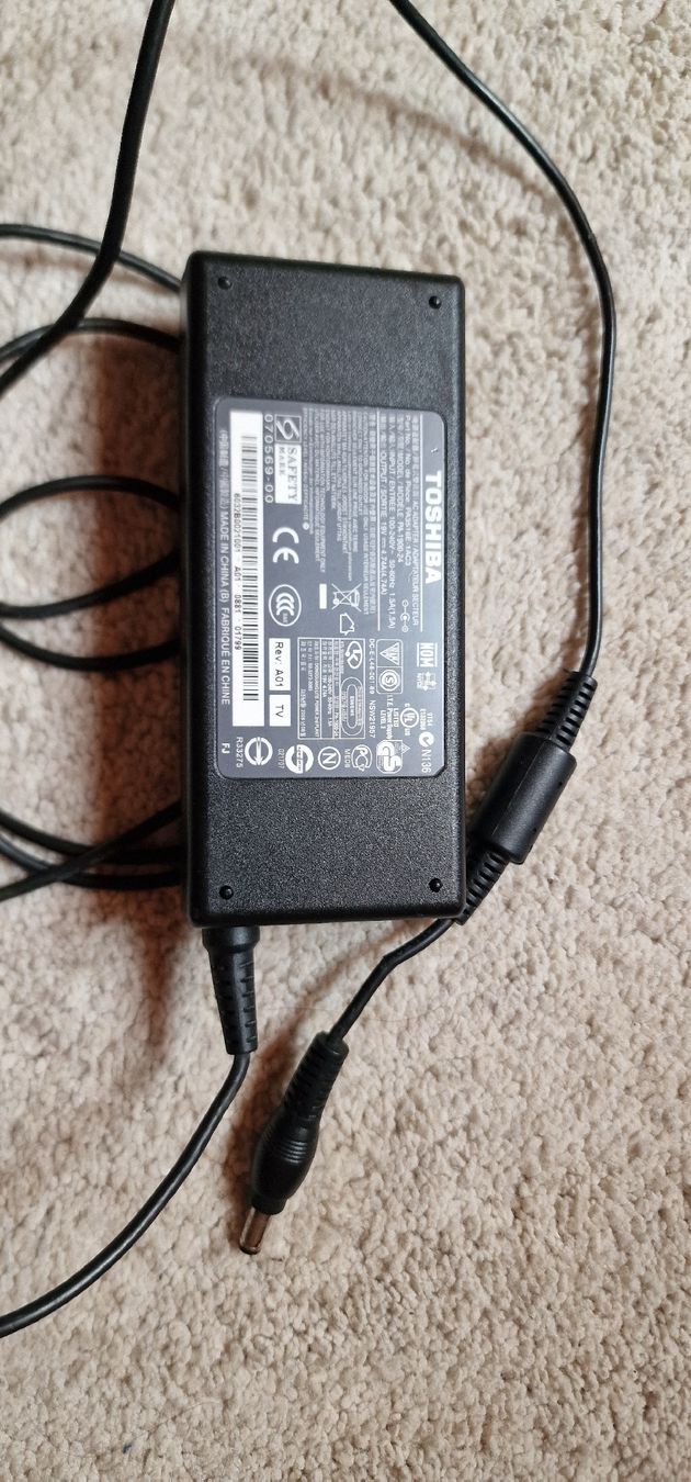 Toshiba Caricabatterie: Toshiba Ladegerat 90W – Usato da Gerlafingen venduto da dulifuli