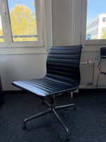 Vitra Eames Aluminium Chair EA 108 schwarz 