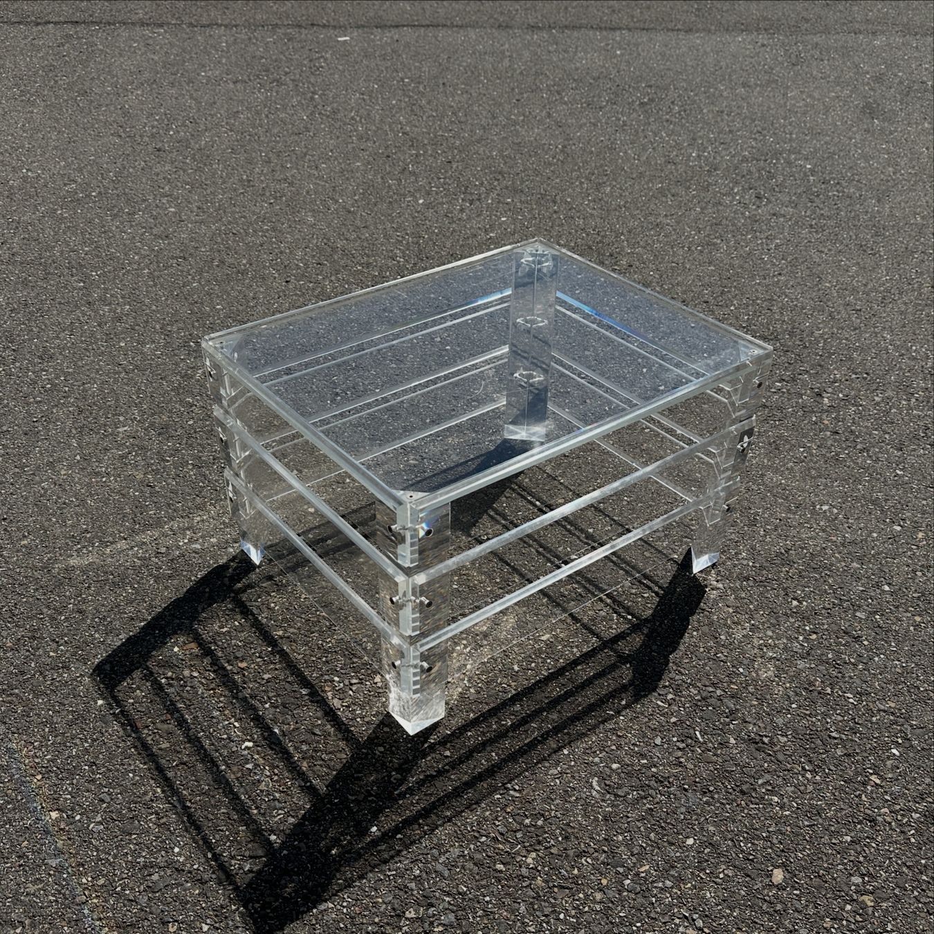 Tavoli: Vintage Plexiglas Beistelltisch – Usato da Zürich venduto da frauflufelberg