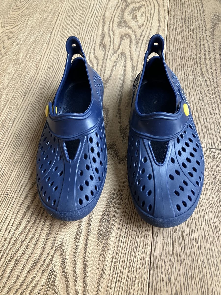 Scarpe per ragazzi: Badeschuhe dunkelblau 29/30 – Usato da Cham venduto da Liliane78