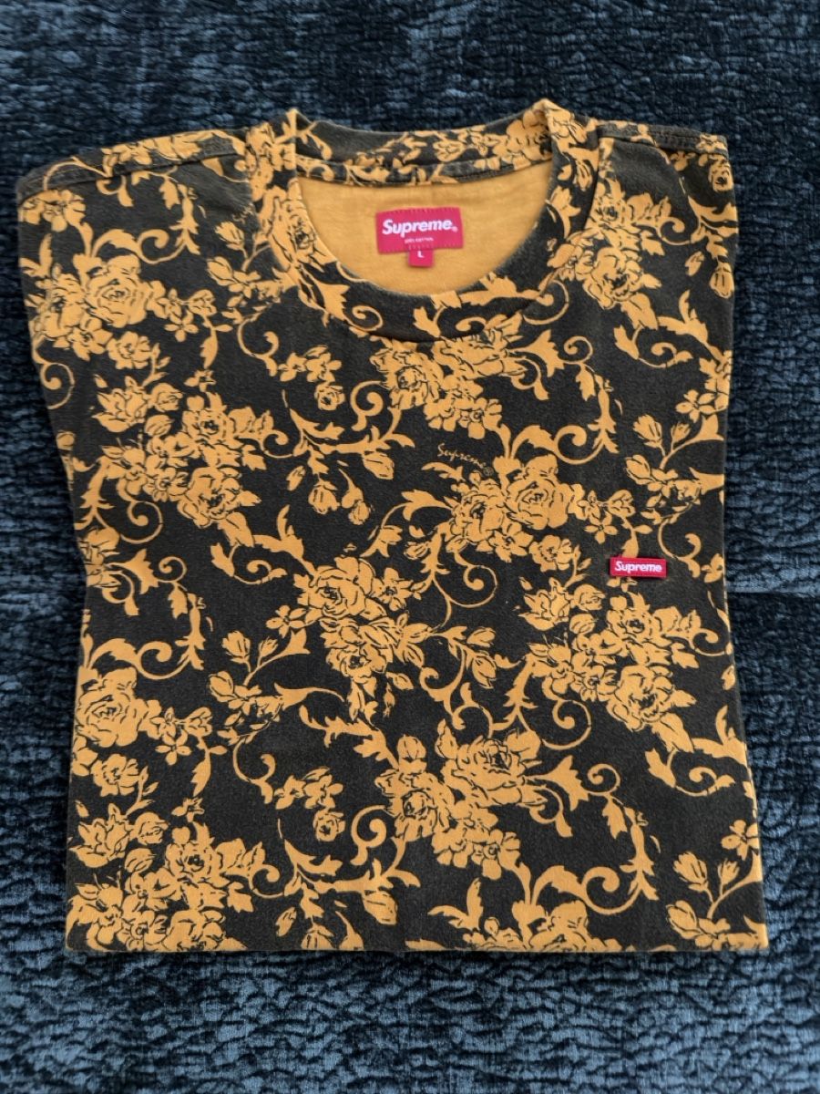 Supreme T-shirts: Supreme T-Shirt L – D'occasion à Muttenz par rvo_g7rs