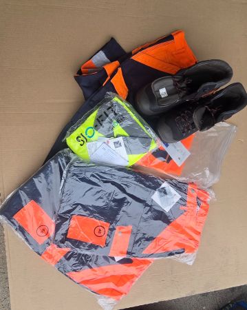 Lot Vêtements de travail neufs et chaussures de sécurité 42!