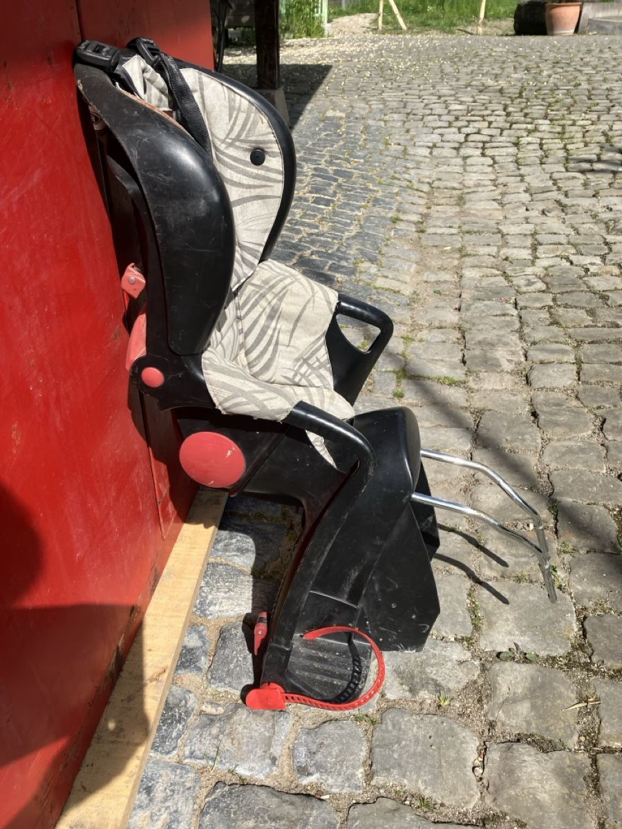 Pezzi di ricambio: Fahrradsitz mit zwei Adapter – Usato da benzenschwil venduto da Kontaki 1