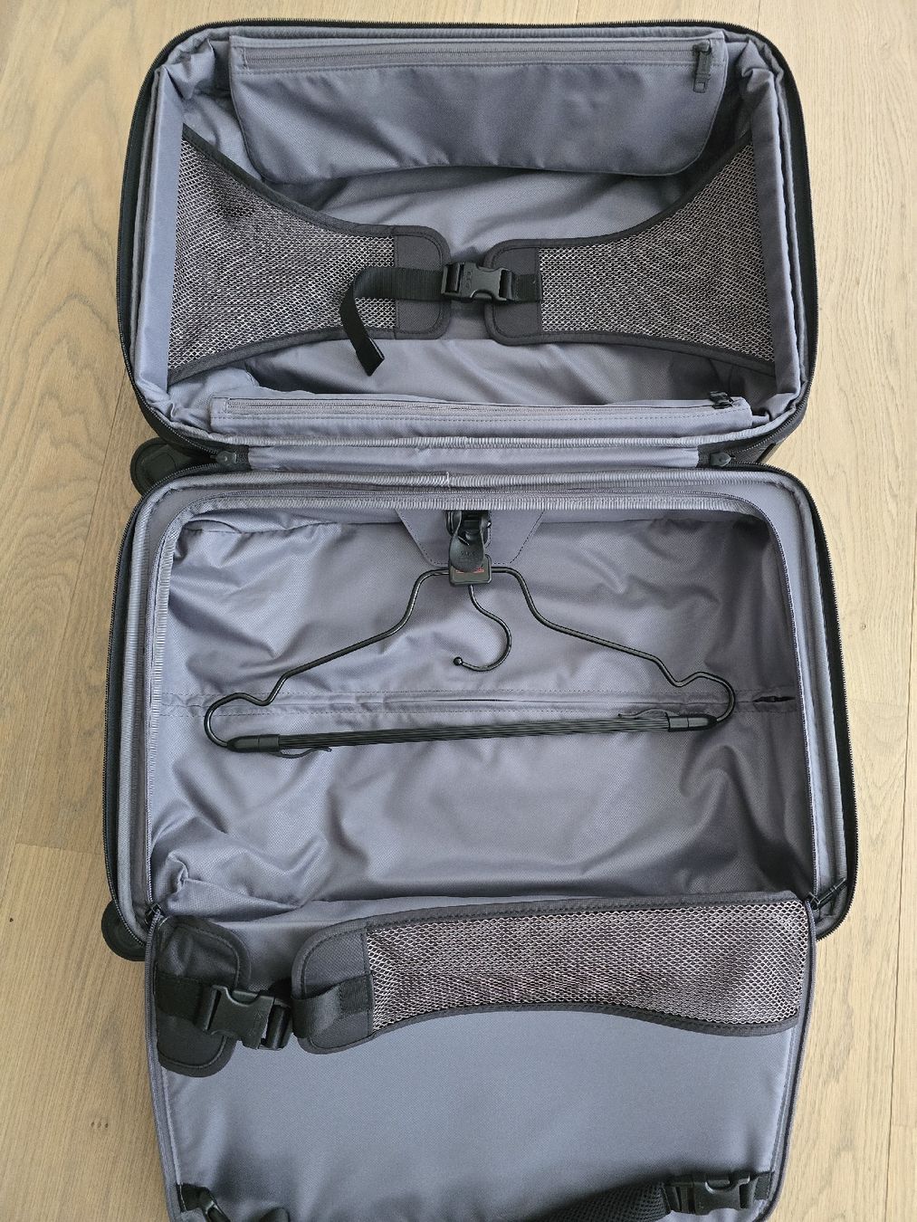 Tumi Valigie: Tumi Boardkoffer und Rucksack – Usato da Balzers venduto da Mr.Bargain 4