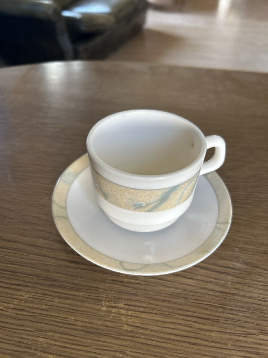 Services de table: 32 Kaffetassen + Teller – D'occasion à Oetwil a.d. Limmat par tobbra 1