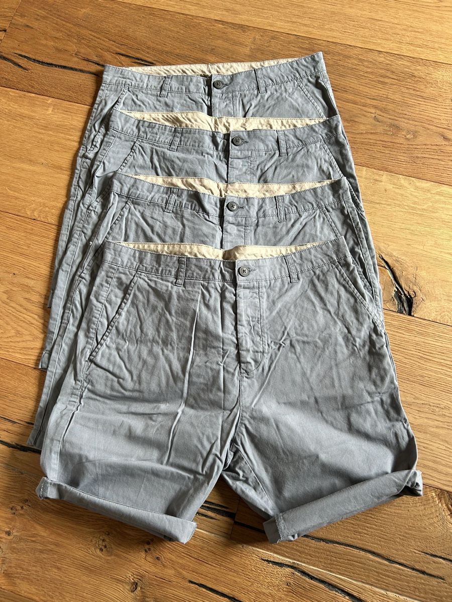 Lotti di vestiti: 4x gleiche kurze Hose Grösse 32 – Usato da Alpthal venduto da MarCar7