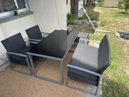 Gartenmöbel-Set mit Tisch, 2 Stühlen & 2 Sitzbänken