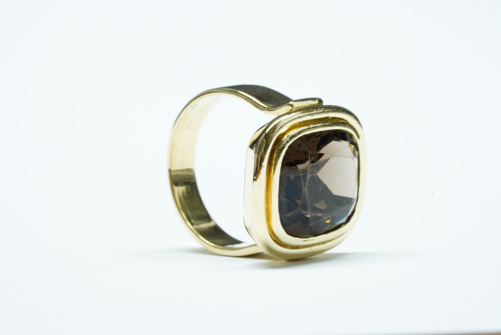 Anelli: Massiver Fingerring 18k mit Rauchquarz – Usato da Bülach venduto da Re-Jewelled 4