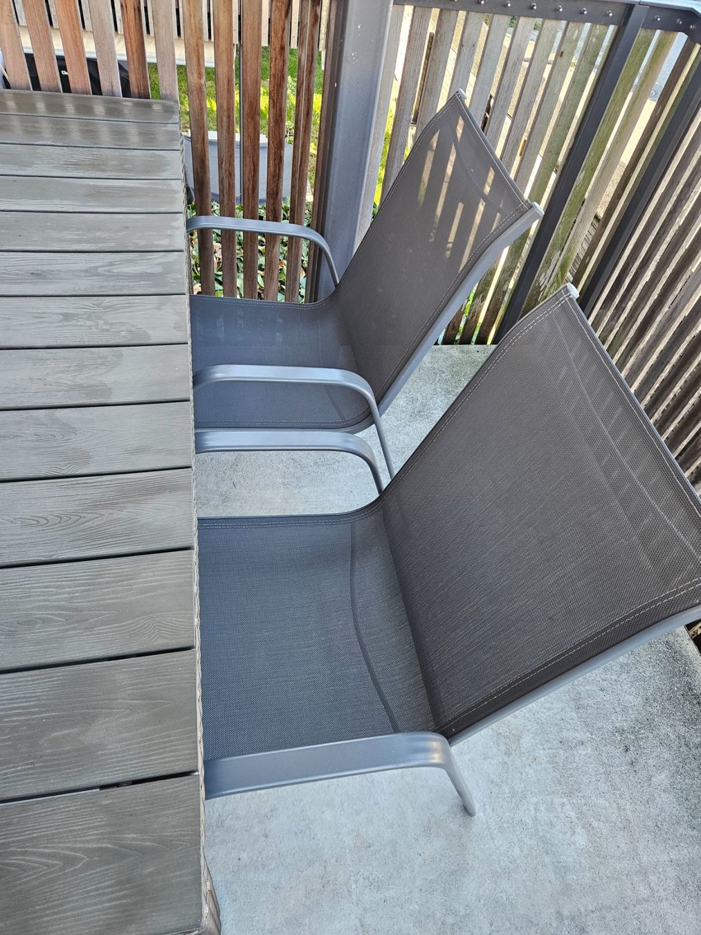 Set di tavolo e panche: Garten-/ Balkontisch mit 4 Stühlen – Usato da Männedorf venduto da go-rs484 3