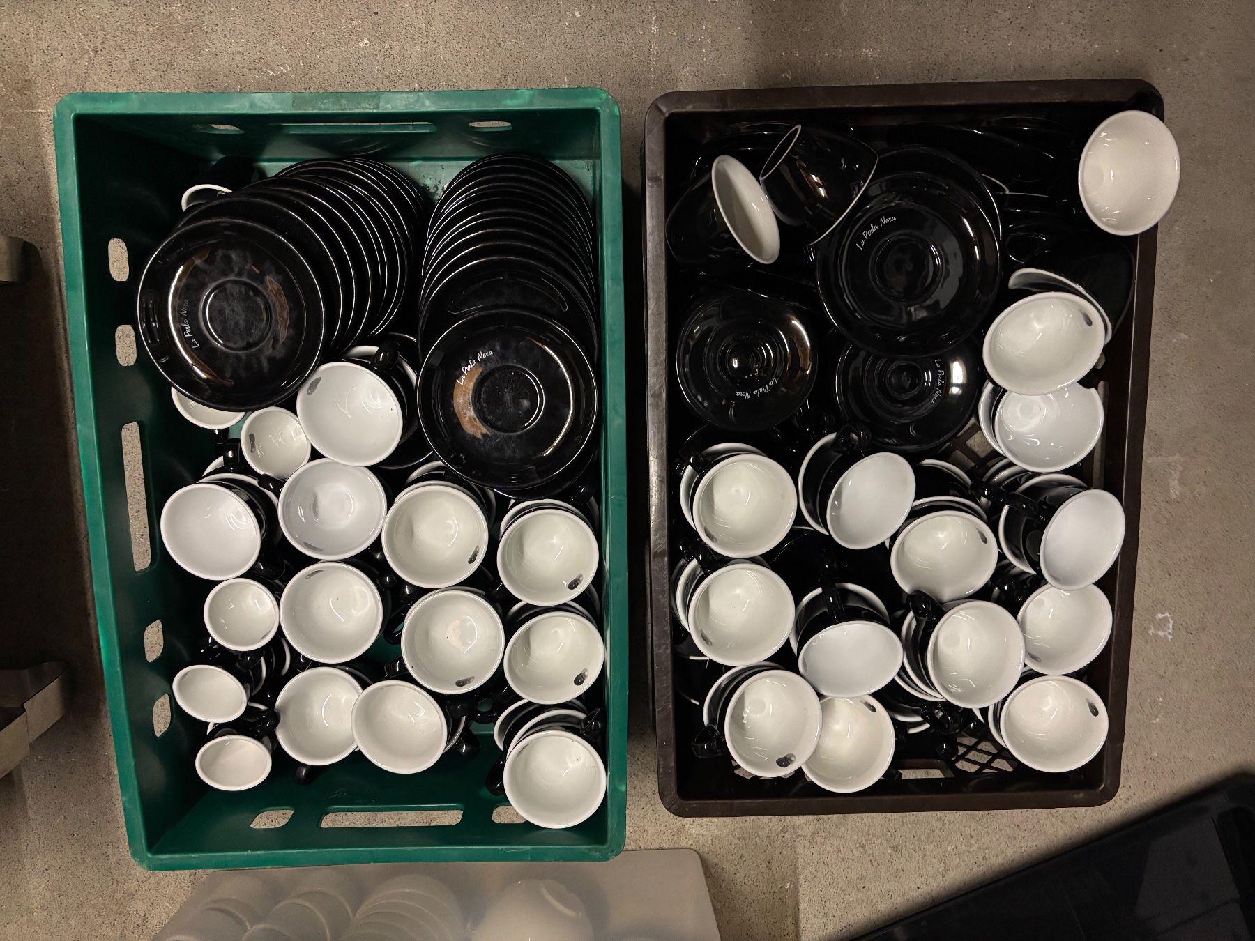 Set di piatti: Kaffee Set La Perla Nera – Usato da Sennhof venduto da joel.c 1