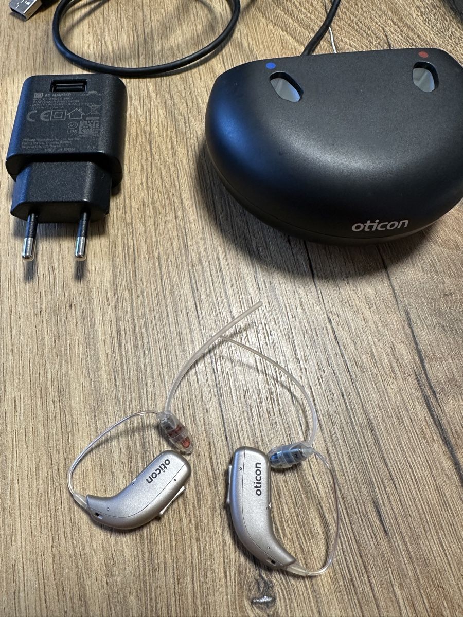 Oticon Attrezzature mediche: Oticon Intent Hearing Aids - Like New, Complete Set! – Nuovo (secondo la descrizione) da Elgg venduto da gha_c8dx 2