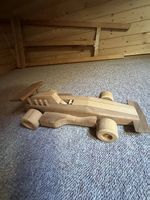 Rennauto aus Holz