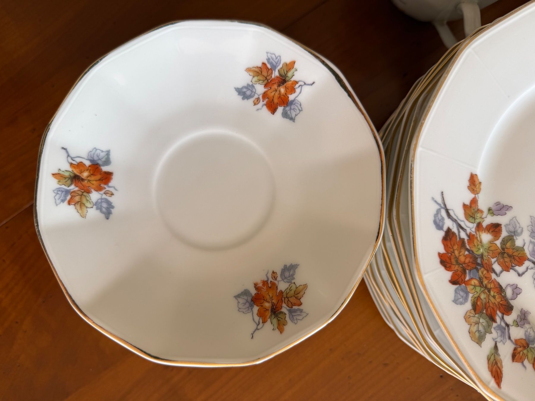 Set di piatti: Kaffeeservice mit Herbstdekor, 35-teilig – Usato da Itingen venduto da uhu777 6