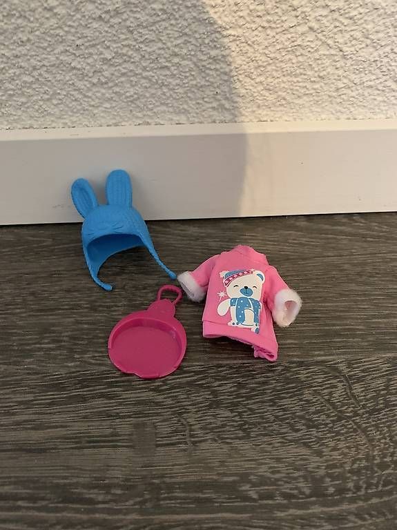 Bambole: Barbie Winter Kleider  – Usato da Neftenbach venduto da Zimmi013