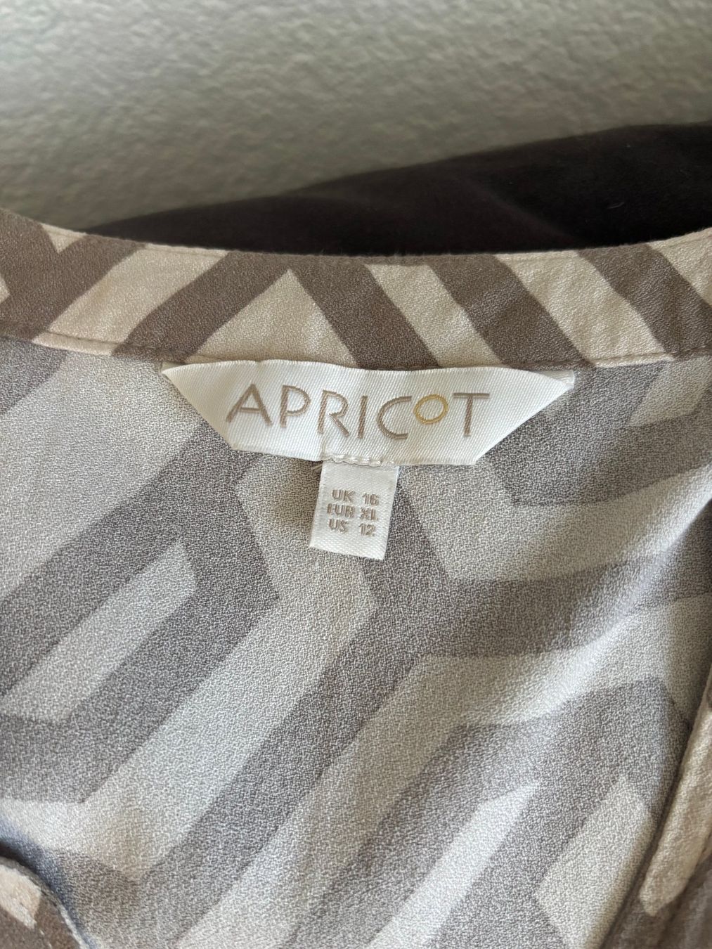 Kleider: APRICOT Maxikleid neuwertig – Neu (gemäss Beschreibung) aus Merishausen von yourdream 3