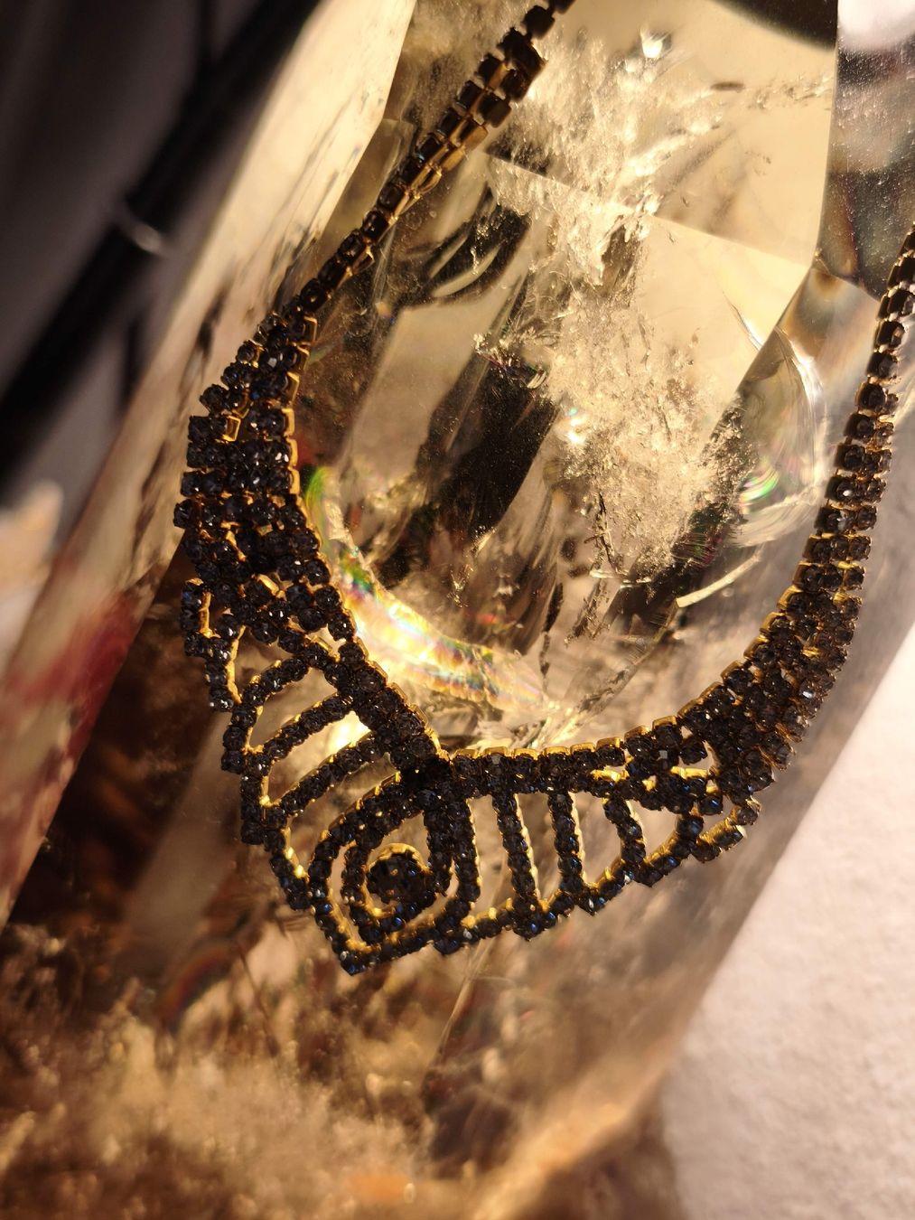Ketten: Funkelnde Halskette, Modeschmuck, Goldfarben & Strass. – Defekt aus St. Gallen von GIULESGG 7