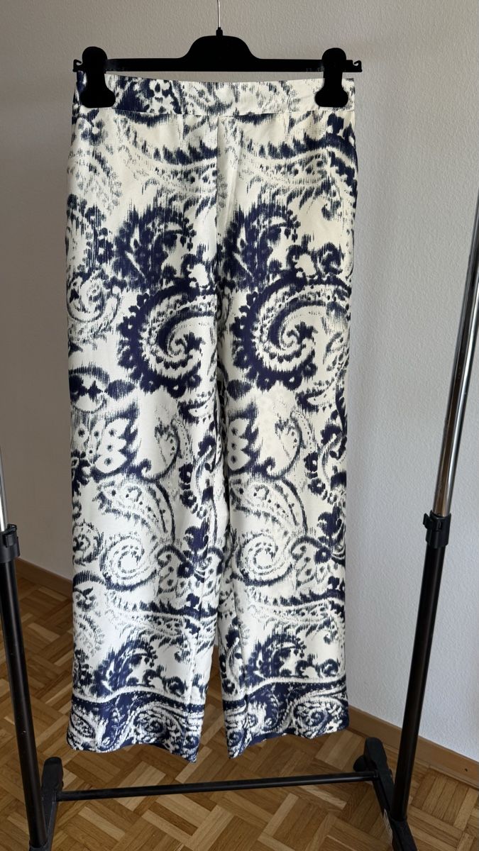 Zara Hosen: Zara Satin Hose. Neu.   – Neu (gemäss Beschreibung) aus Schaffhausen von R_Muzh