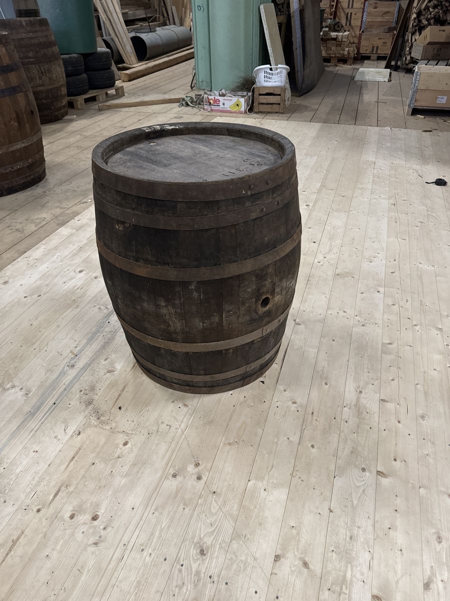 Altro: Altes Weinfass/ Holzfass/ Eichenfass – Usato da Rickenbach LU venduto da fla_9ft6 1