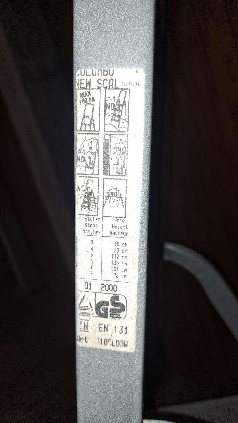 Scale: Stabiler Alu-Tritt 4 Stufen mit Ablage – Usato da Thunstetten venduto da fanki76 1