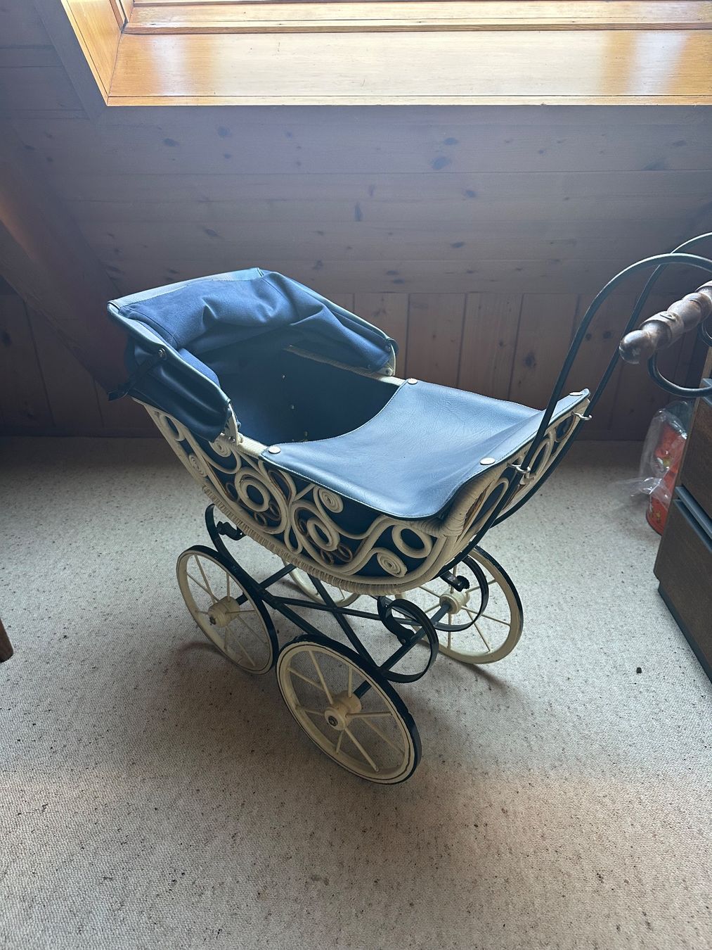 Puppenwagen: Antiker Puppenwagen – Gebraucht aus Nuglar von myqp 2