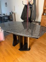 Esstisch Granitplatte mit dunklem Fuss ausziehbar