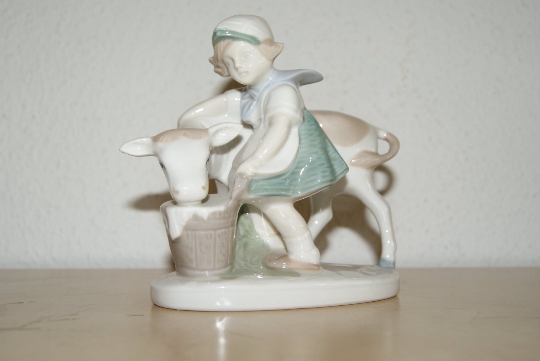 Statuette: Prozellanfigur BAUERNMÄDCHEN MIT Kalb – Usato da Zürich venduto da Widi1 4