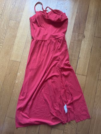 Robe Halara rouge taille L fente latérale bon état