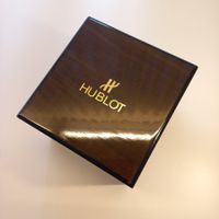 HUBLOT Mahagonifarben lackierte Holzbox.