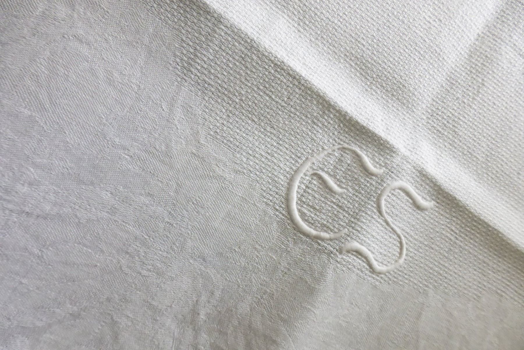 Strofinacci: Antikes Leinen Geschirrtuch mit Initialen weiss 56 x 95 cm – Usato da Brunnadern venduto da pinkfaden