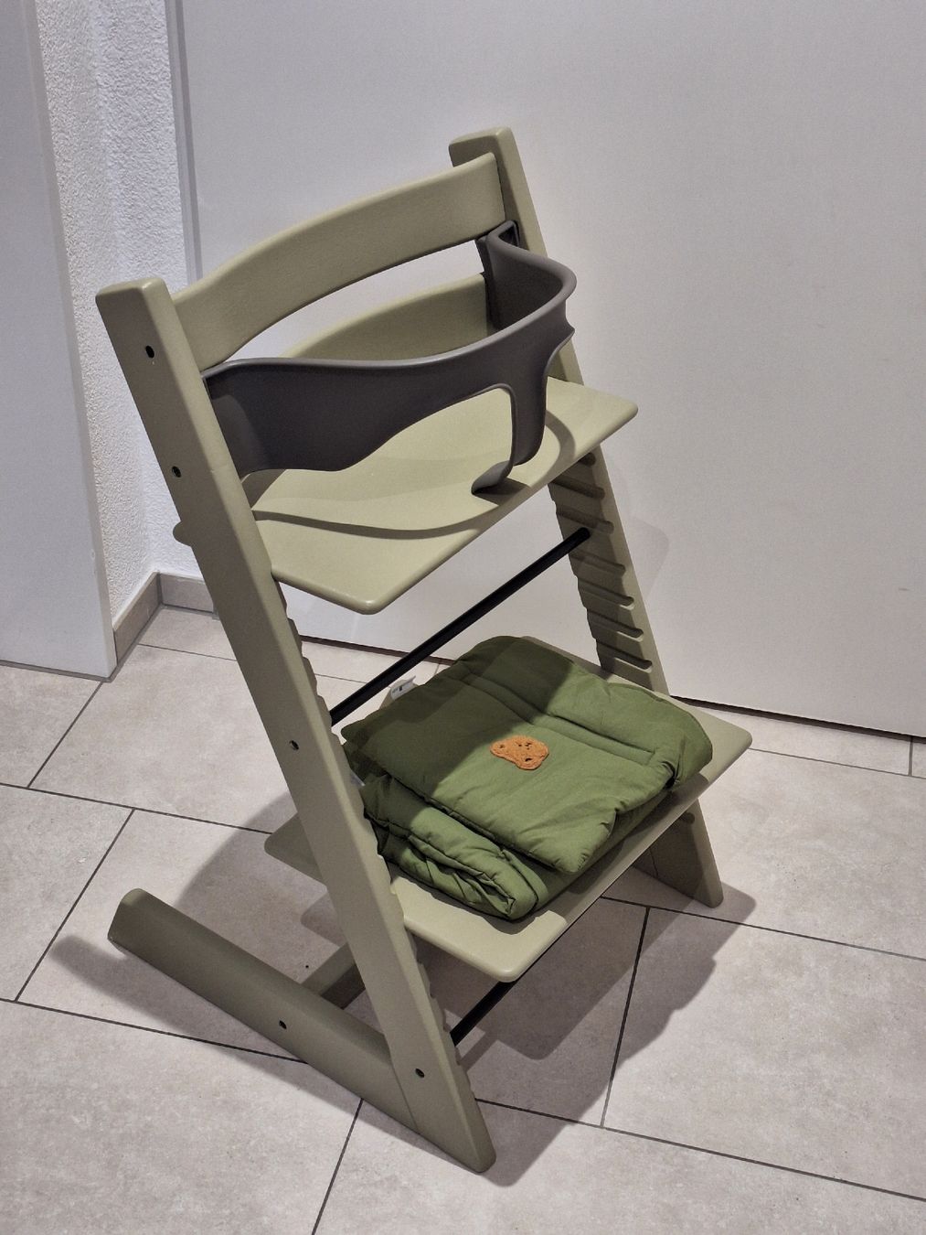 Stokke Chaises hautes: Triptrap Stokke mit Baby Set und Sitzbezug  – D'occasion à Döttingen par DuHaiduc 1