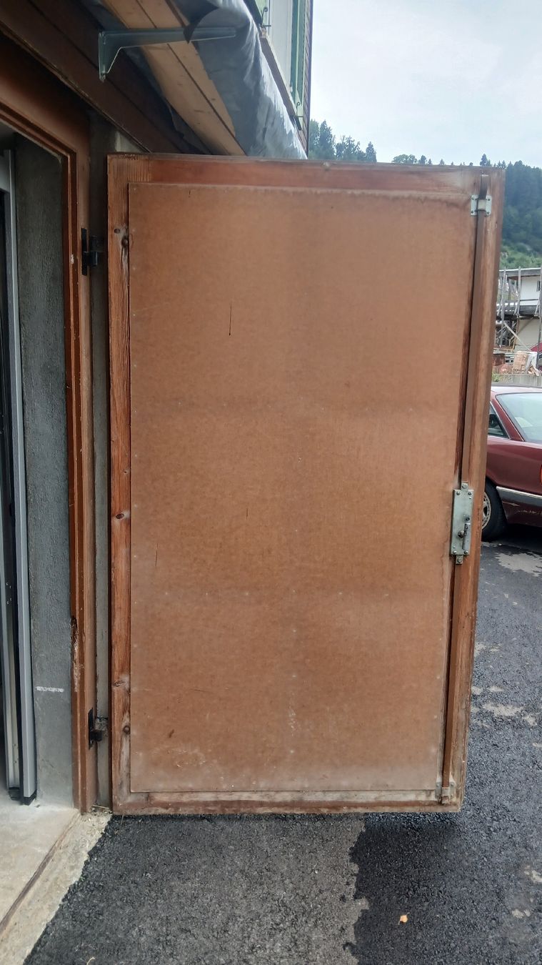Porte: Garagentor Holz – Usato da Wattwil venduto da Flugplatzmuser9630 1