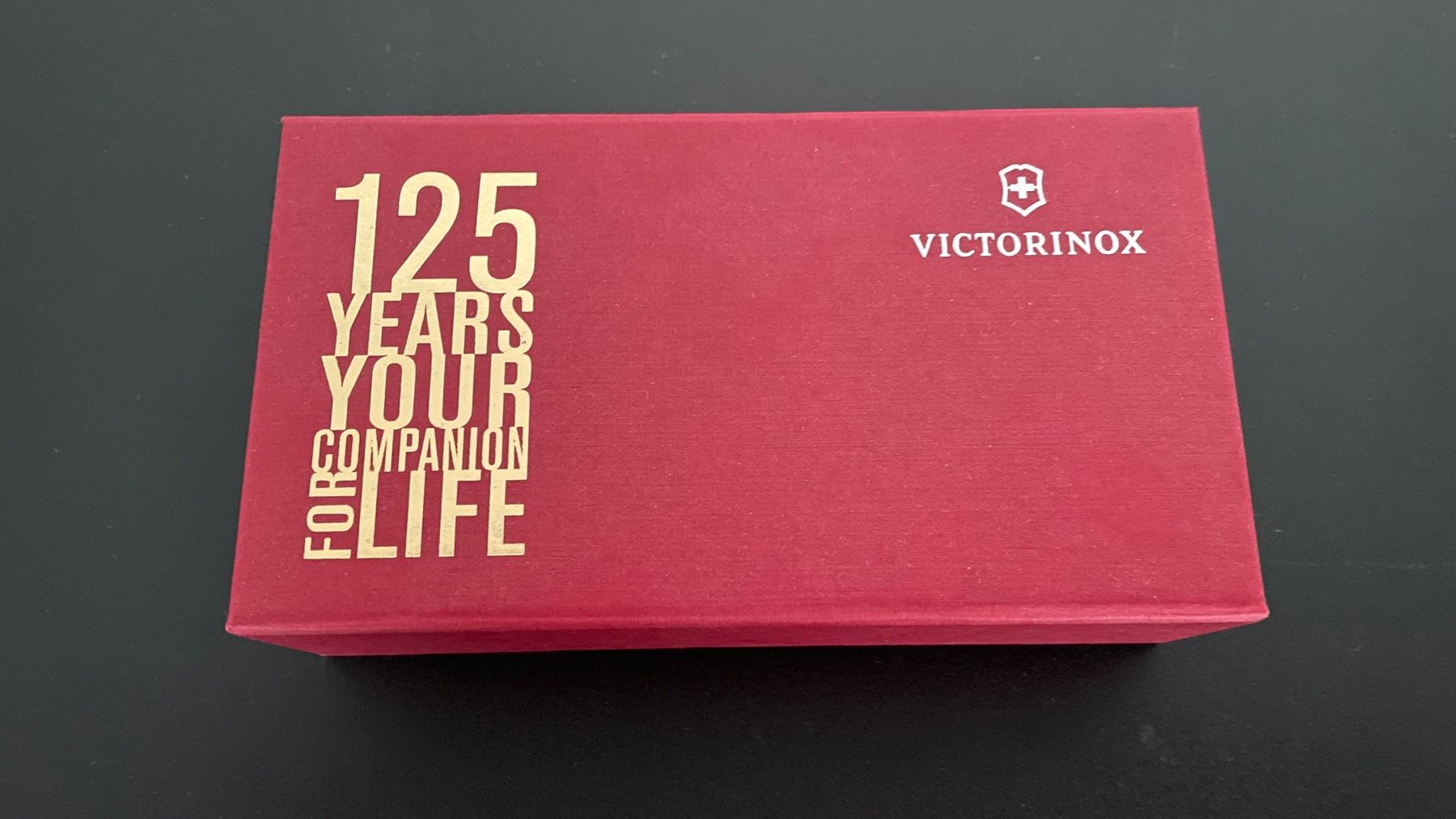 Victorinox Taschenmesser: Victorinox Jubiläums-Sackmesser – Neu und originalverpackt aus Interlaken von Qatar 1