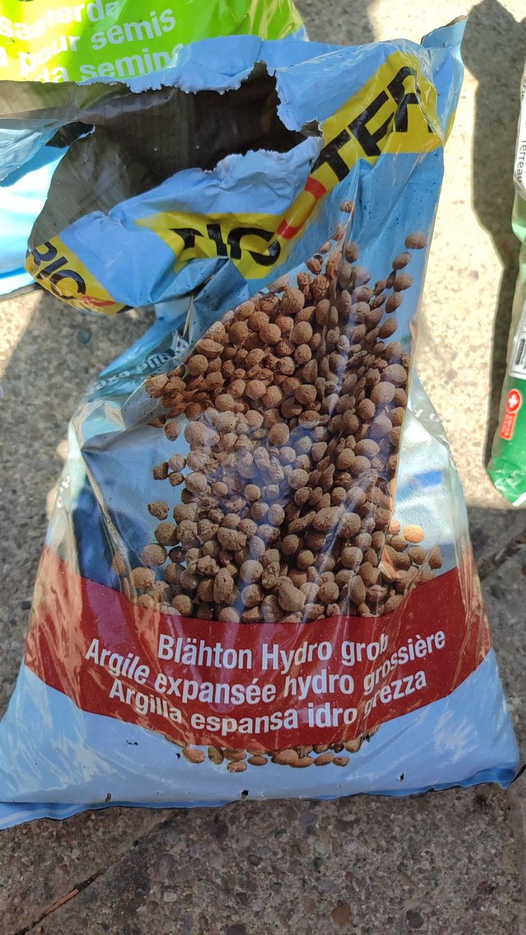 Migros Vasi per fiori: Gartenmaterial, Erde, Blumentöpfe, Gitter, Anzuchts-Set – Usato da Brüttisellen venduto da nic_xm7s 5