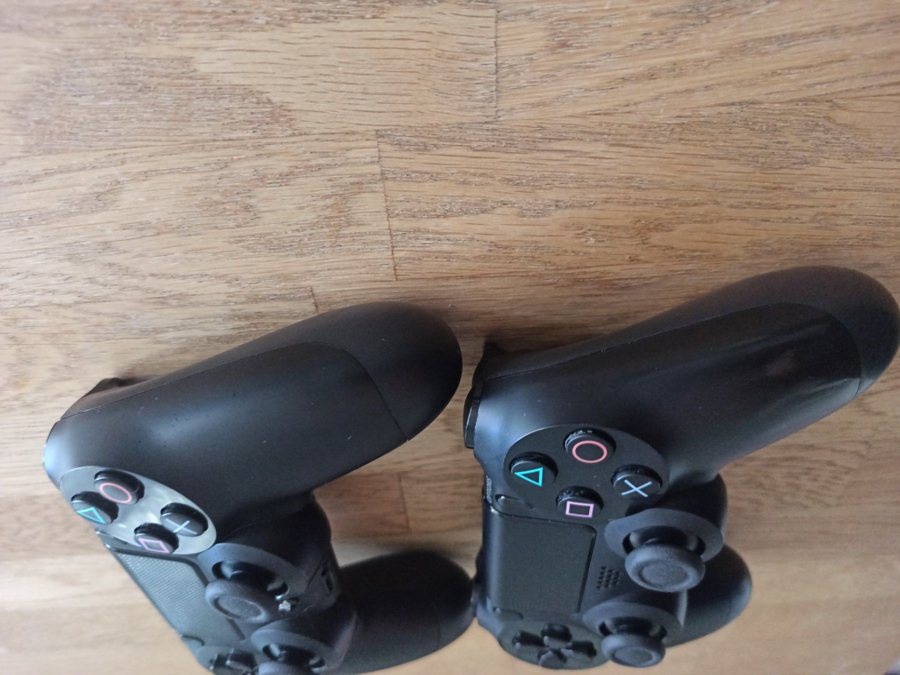 Controller: 2 x Original Controller Sony PS4 Wireless DualShock 4 V1 – Usato da Oberweningen venduto da mar_87mx 3